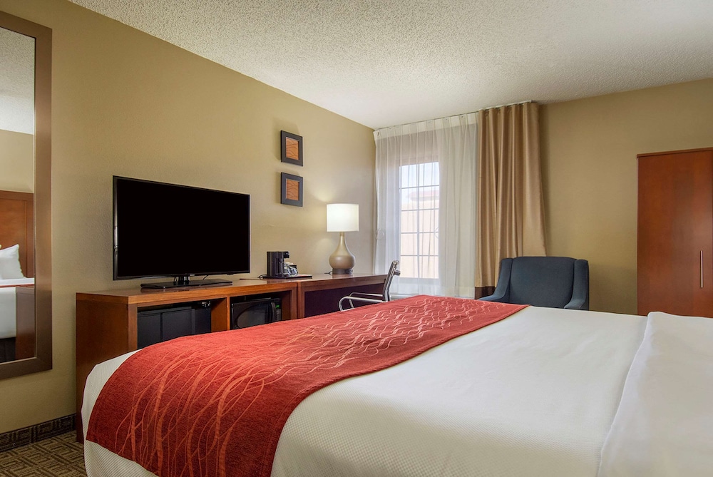 Standard Room, 1 King Bed, Accessible, Non Smoking - Photo 2