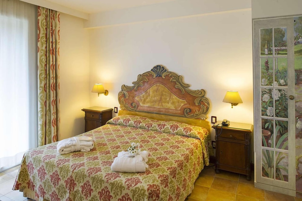 Classic Double or Twin Room - Photo 1