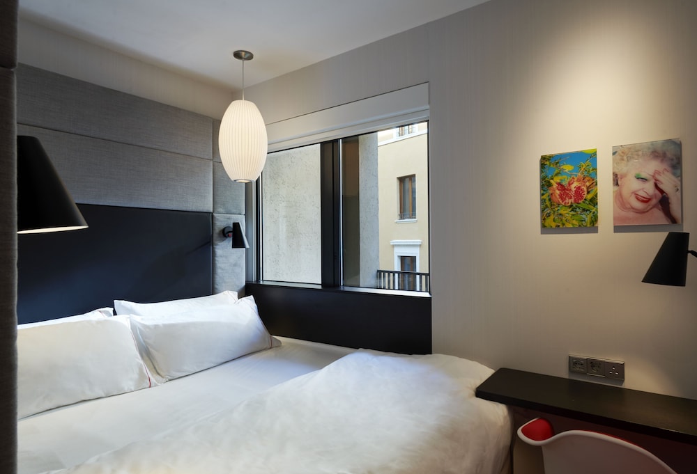 Single Room, 1 Queen Bed