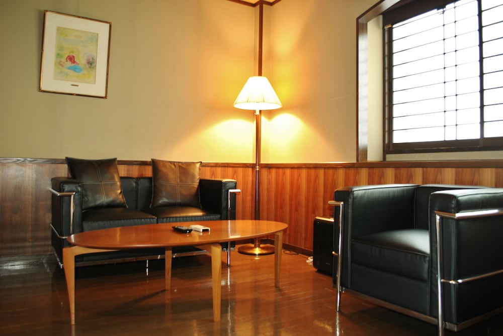 Basic Twin Room, 2 Bedrooms photo 2