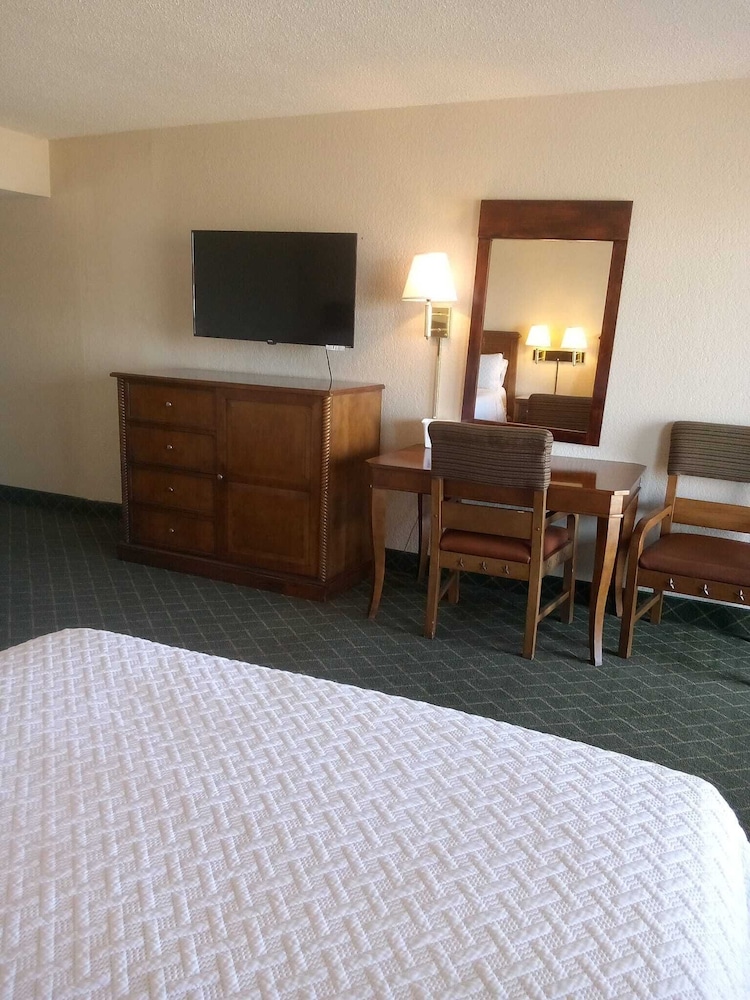 Comfort Room, 2 Queen Beds - Photo 2
