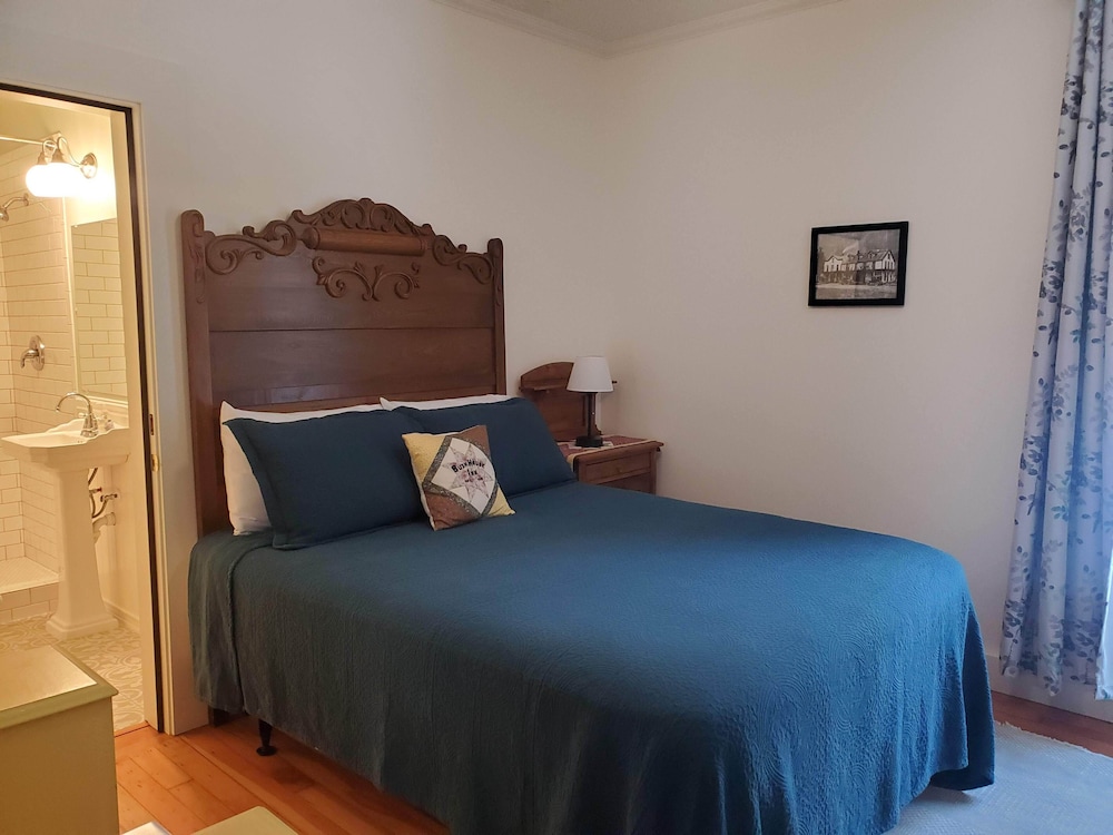 Room 11 with Private Bath photo 1