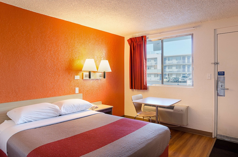 Standard Room, 1 Double Bed, Accessible, Non Smoking photo 1