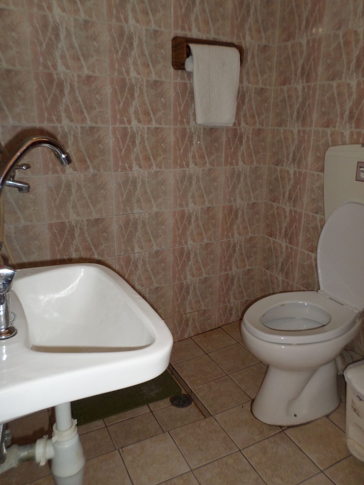 Twin Room, 2 Twin Beds, Non Smoking thumbnail 6