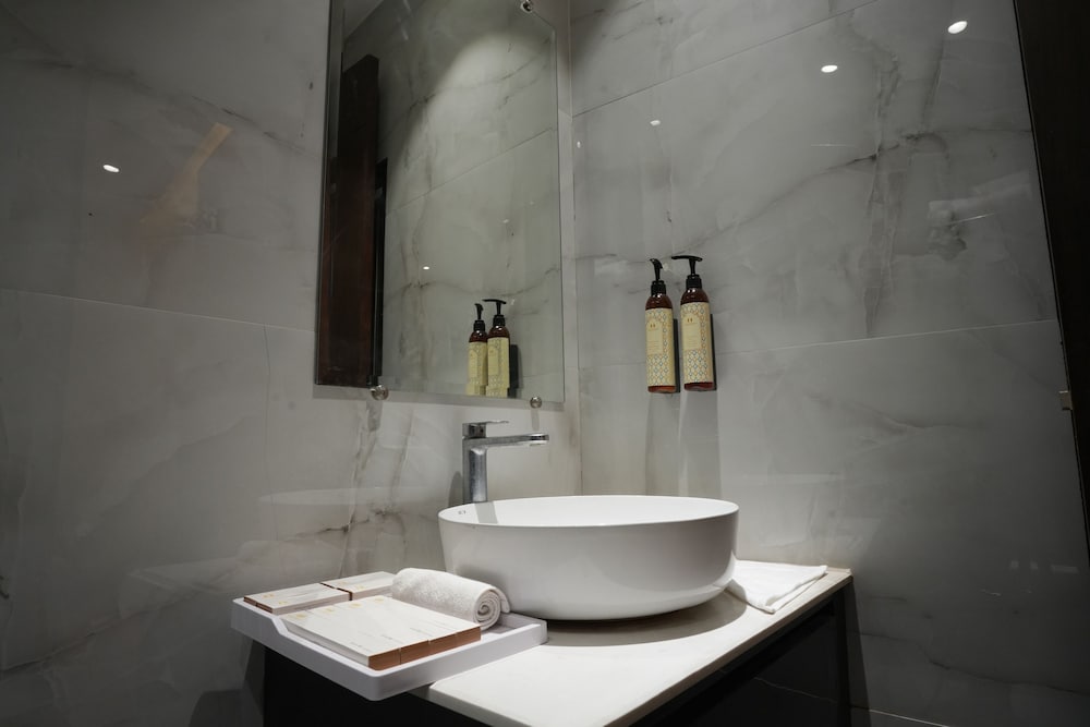 Darbar Executive Family Suite, City View - Photo 10
