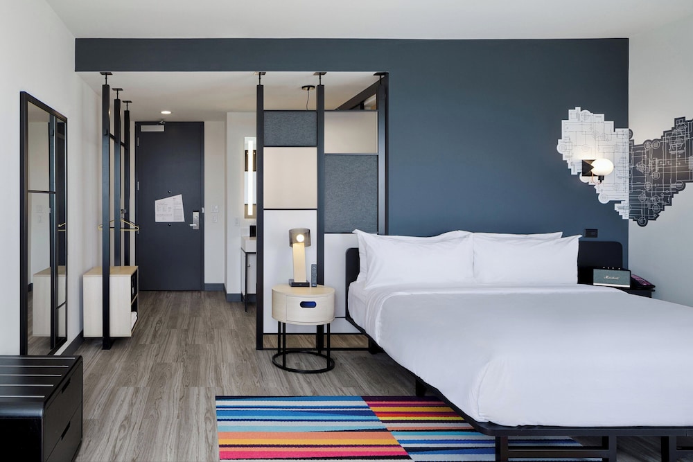 aloft, Room, 1 King Bed - Photo 6