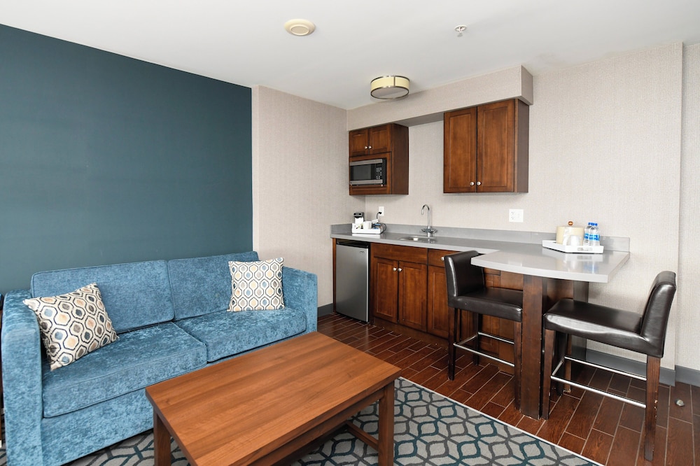 Suite, 1 Bedroom, River View - Photo 10