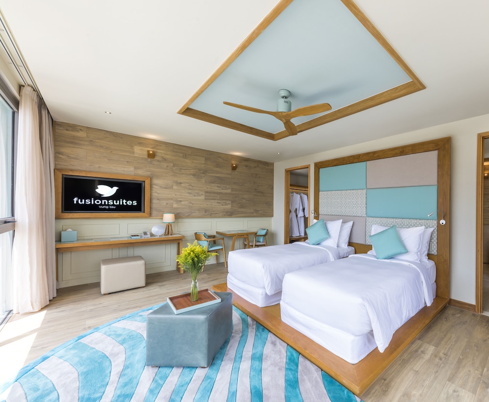 Fusion Suite Twin Bed Sea View