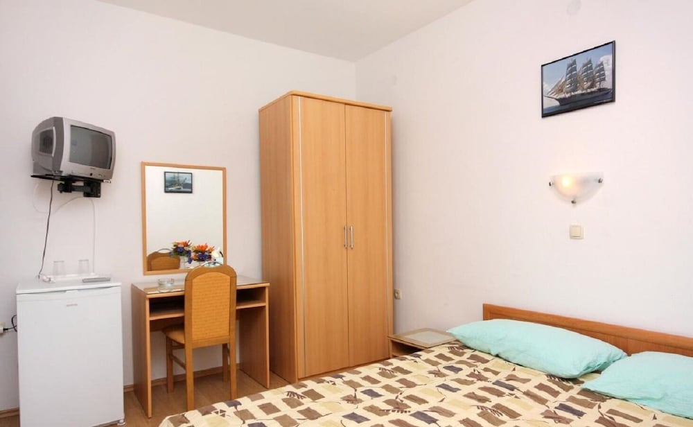 Room (S2) photo 3