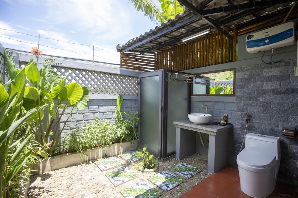 Superior Bungalow - Photo 9