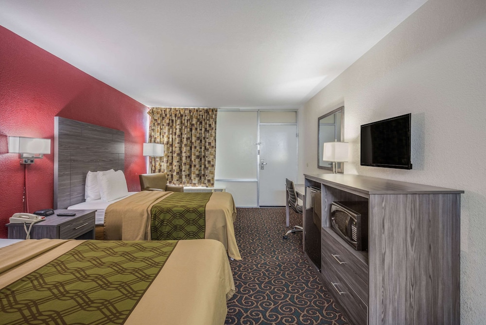 Standard Room, 2 Double Beds, Non Smoking - Photo 7