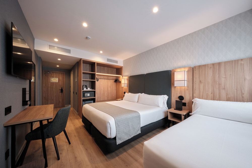 Premium Triple Room photo 2