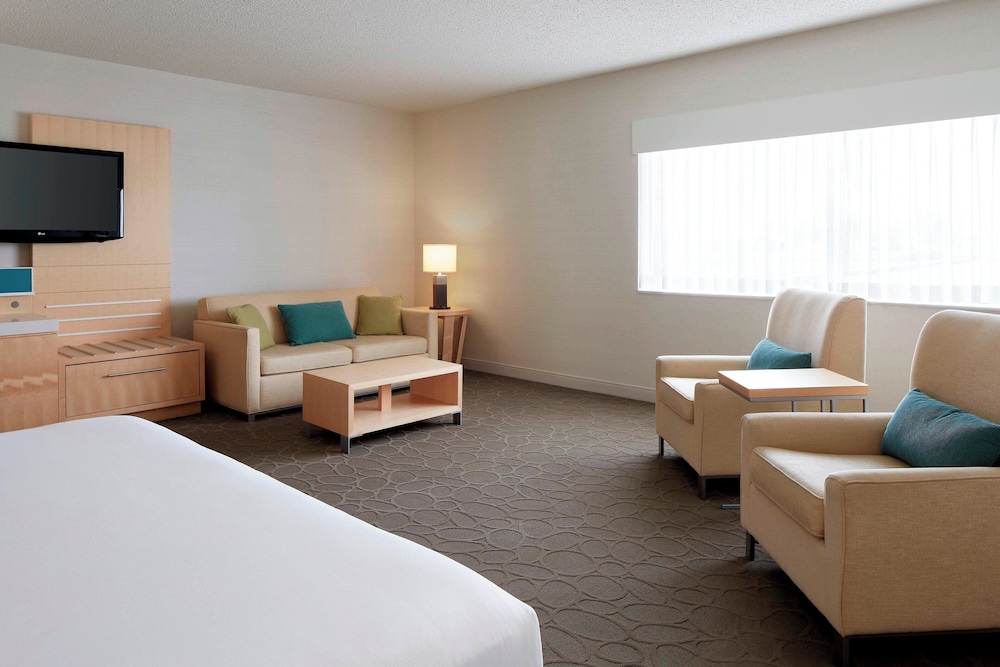 Room, 1 King Bed - Photo 3