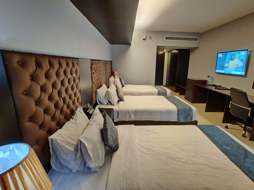 Deluxe Triple Room, 3 Twin Beds photo 3