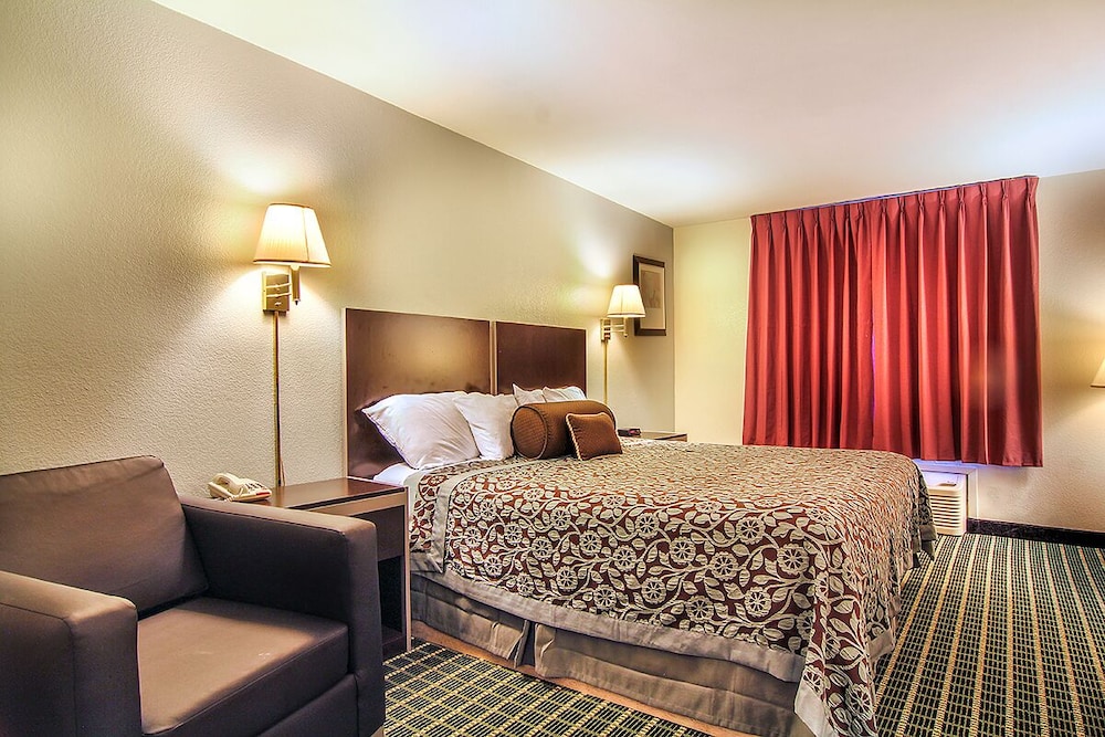Deluxe Single Room, 1 King Bed, Smoking photo 2