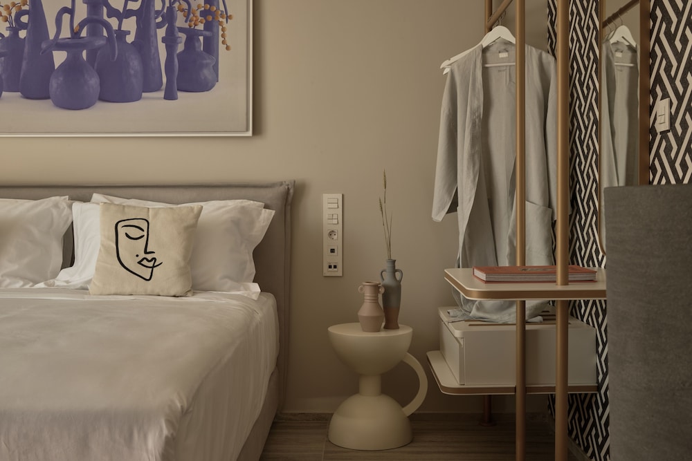 Deluxe King Room photo 1