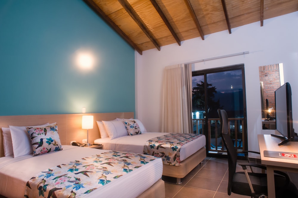 Superior Triple Room (1 Double and 1 Single Bed) photo 2