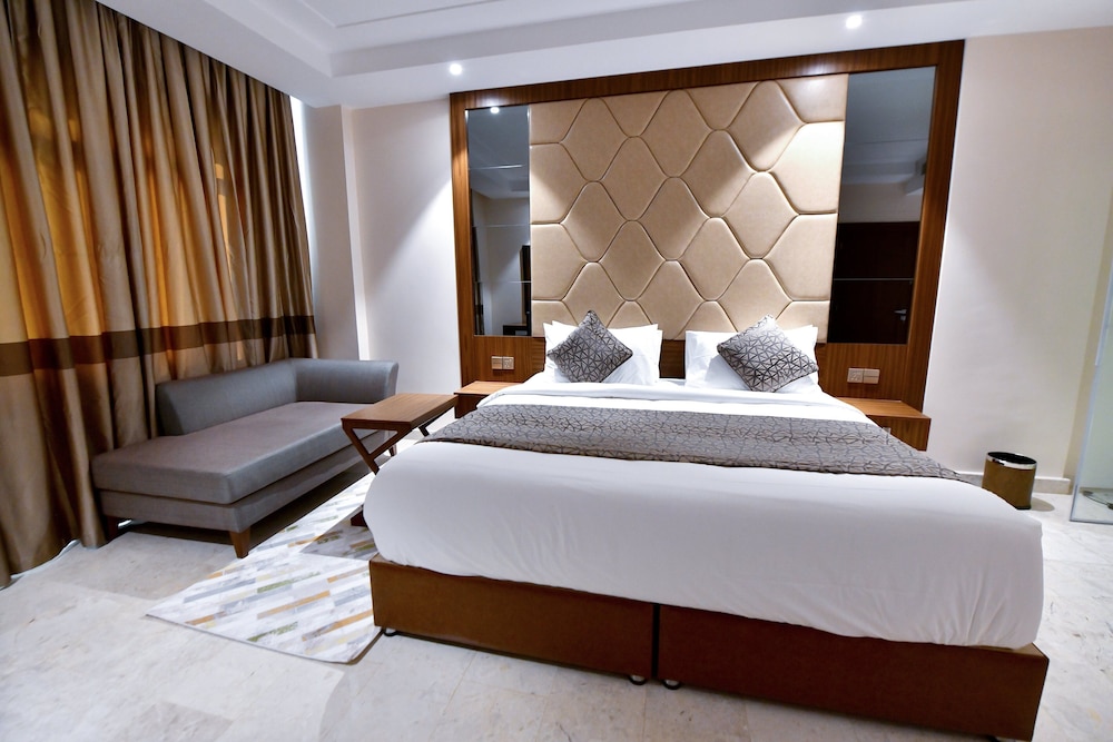 Standard Room, 1 King Bed, Non Smoking (Aircondition) - Photo 4