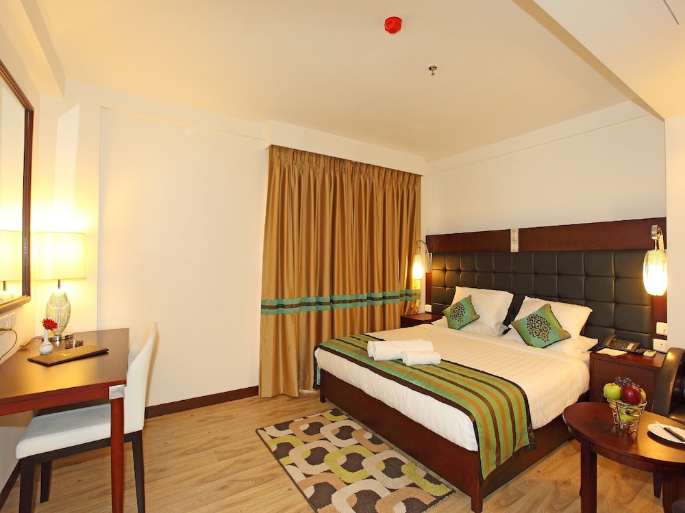 Superior Room, 1 Queen Bed, City View
