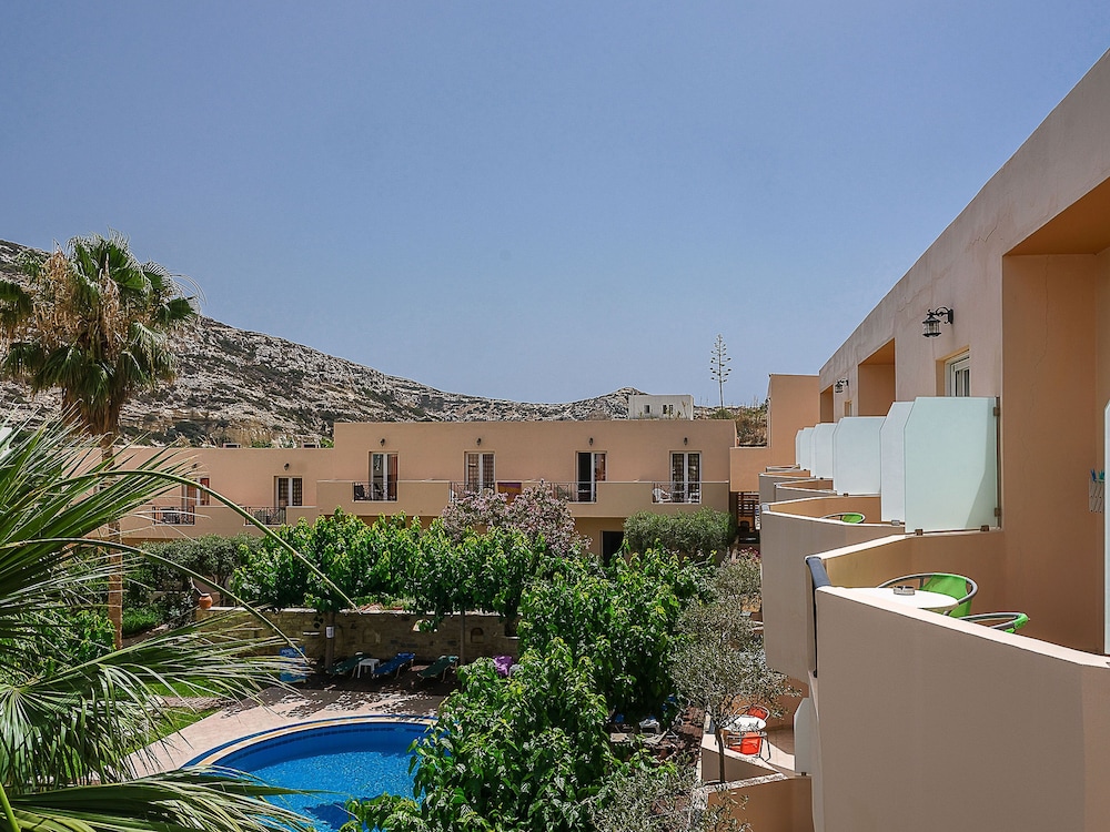 Triple Room, Pool View photo 2