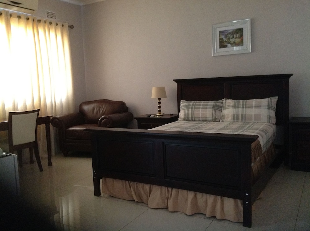 Economy Twin Room photo 3