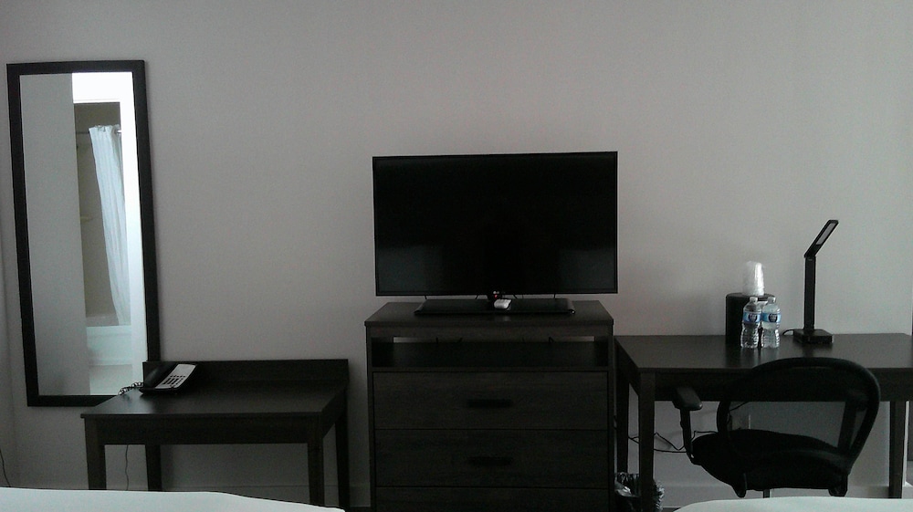 Deluxe Triple Room, City View photo 2
