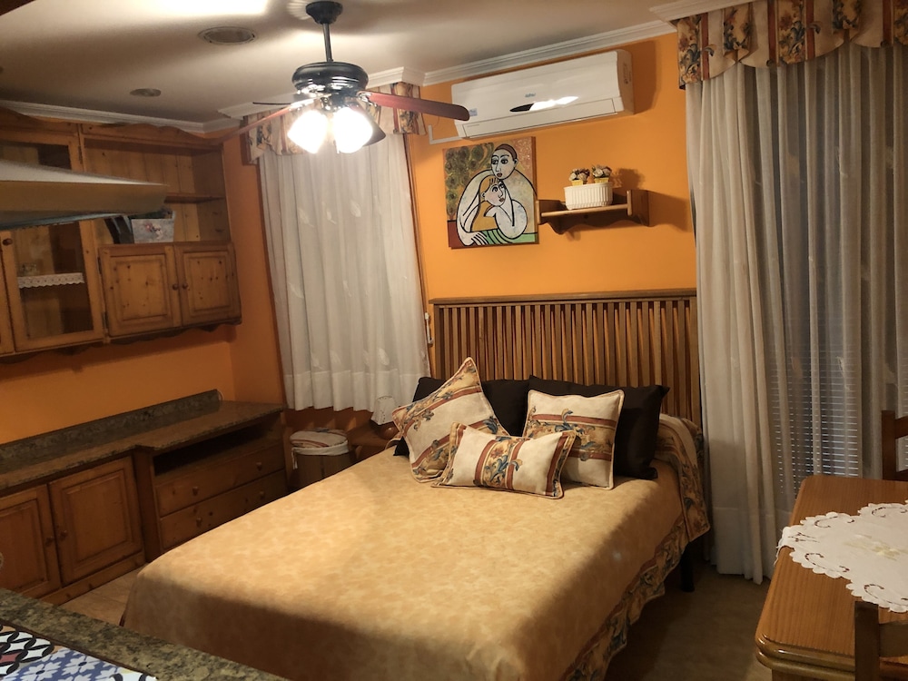 Family Room - Photo 2