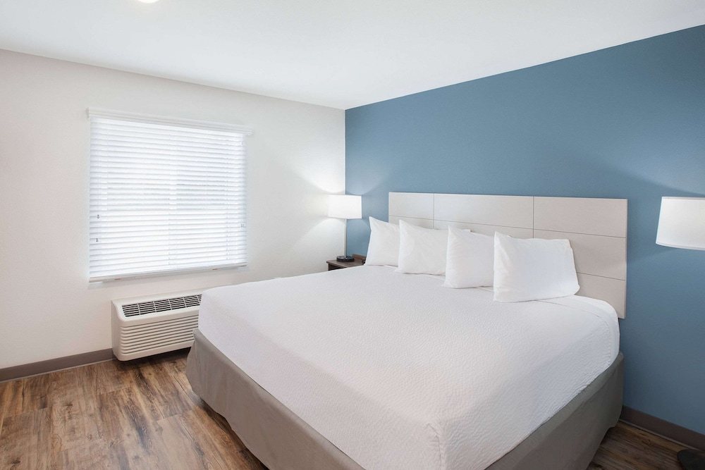 Standard Room, 1 Queen Bed, Non Smoking photo 2