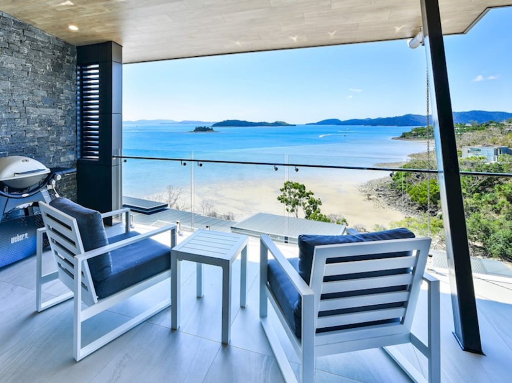 2 Bedroom Luxury Holiday Home photo 3