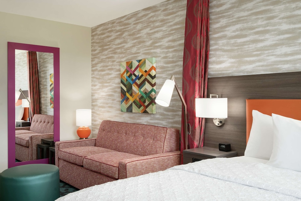 Studio, 1 King Bed, Accessible (Bathtub) - Photo 6