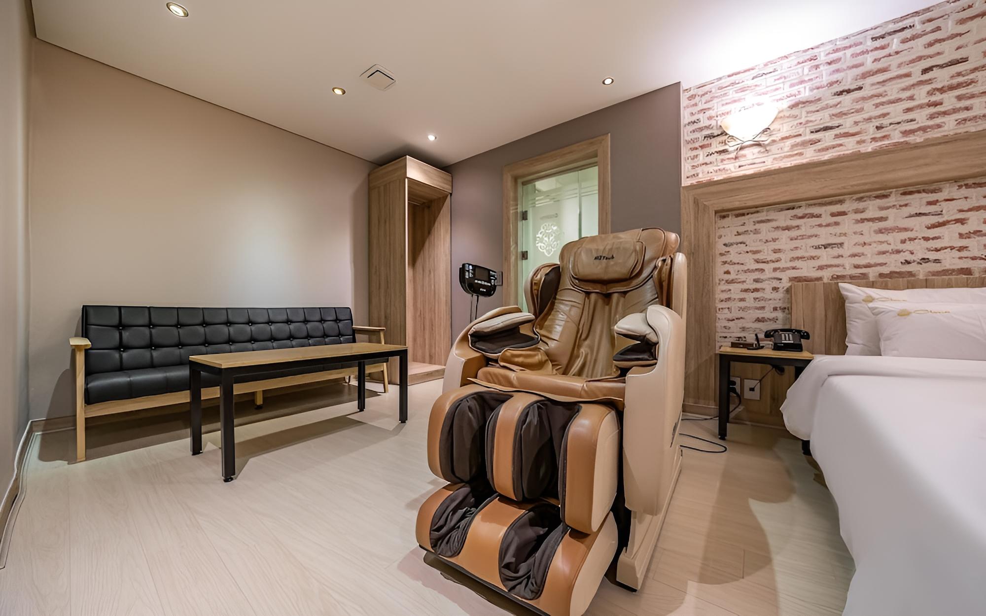 Room (VIP (Netflix styler available massage) - Photo 11
