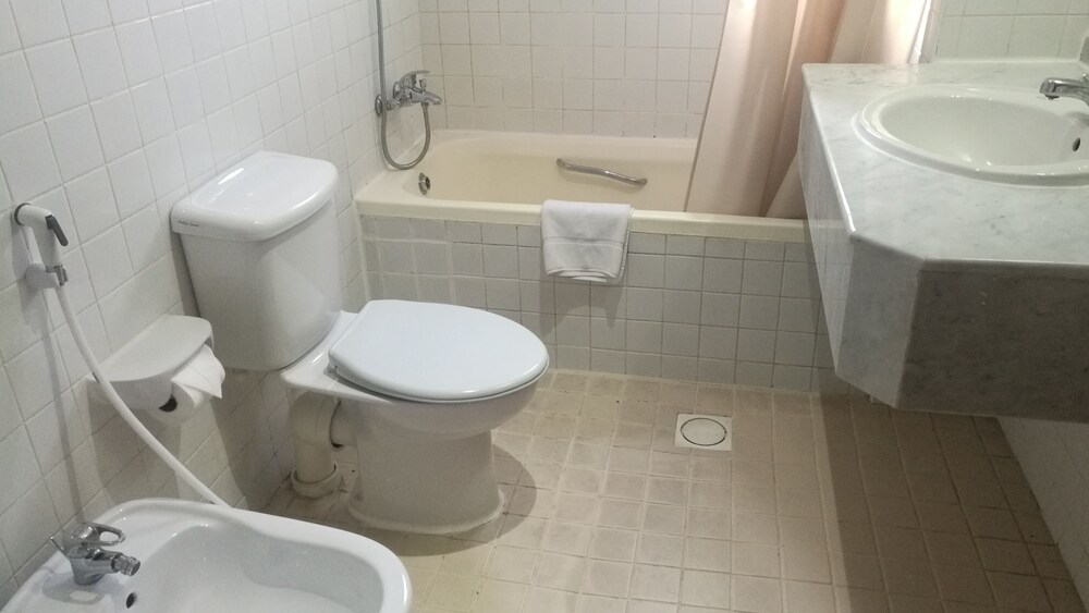 Standard Twin Room, 2 Twin Beds - Photo 14