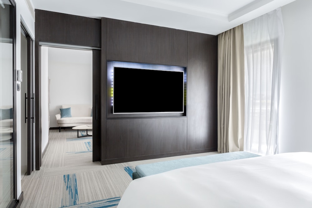 Junior Suite, 1 King Bed - Photo 2