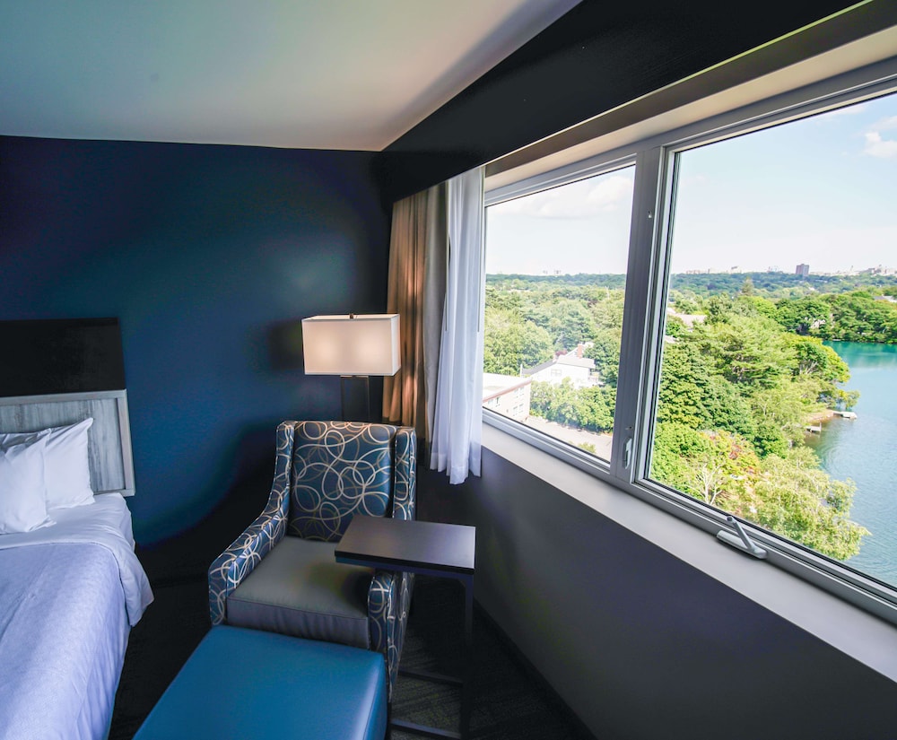 Suite, 1 King Bed, Fireplace, Lake View - Photo 7