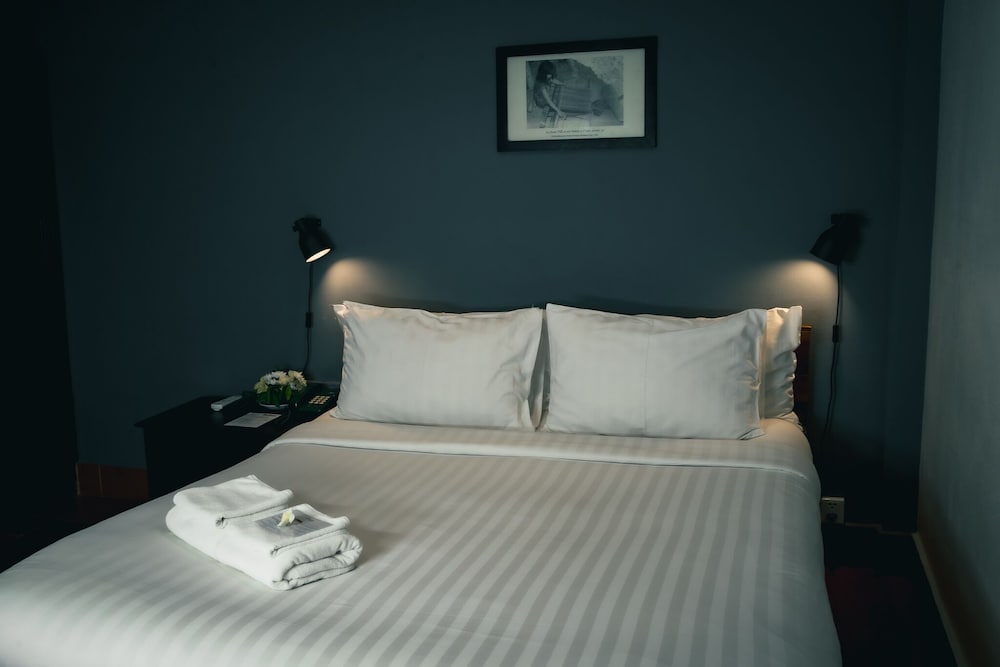 Economy Double or Twin Room (Window on Corridor) photo 2