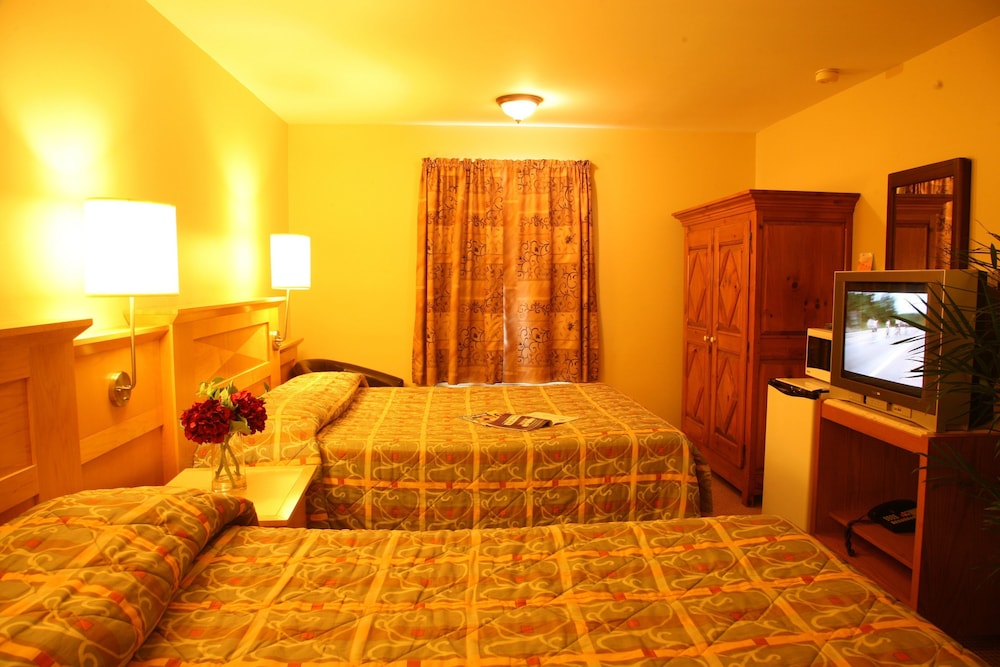 Standard Room, 2 Queen Beds (Hotel)