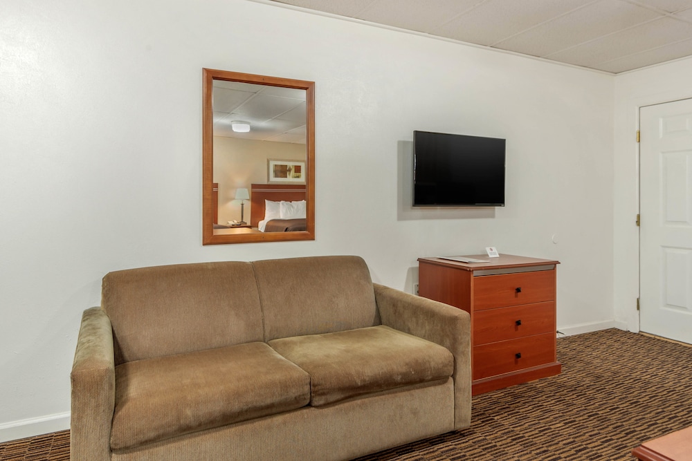 Superior Studio, Ensuite (2 Full Xl+Queen+Kitchen) photo 1