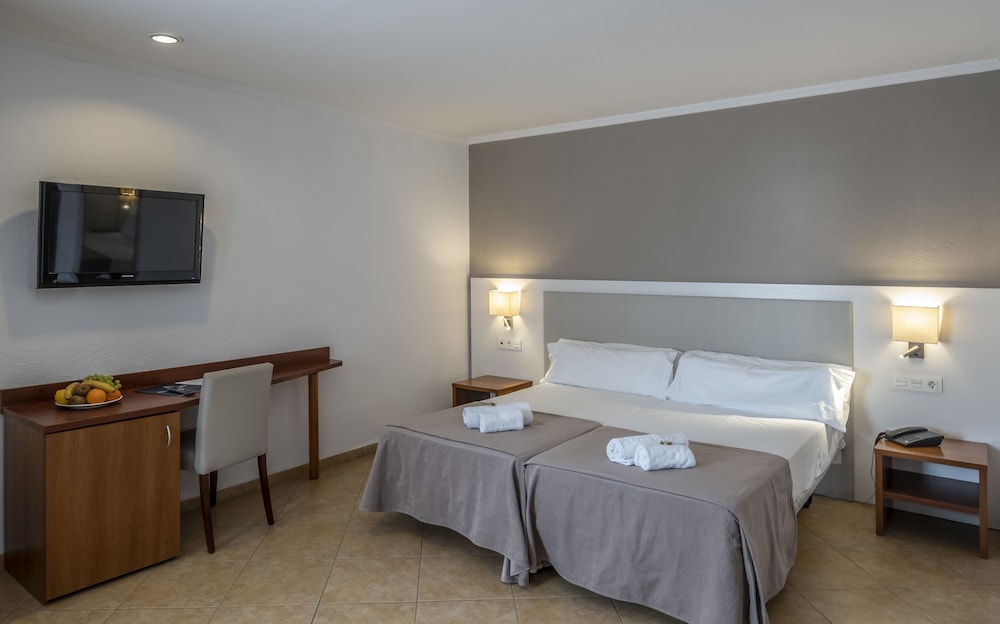 Double or Twin Room, Balcony - Photo 7