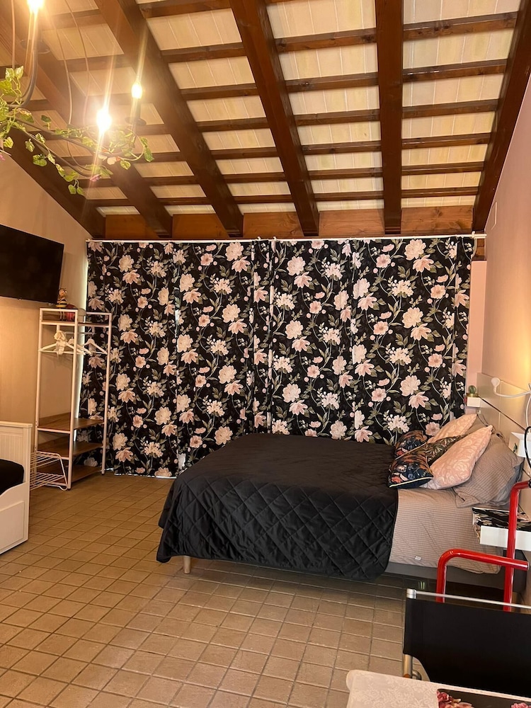 Room, 1 Bedroom, Patio, Garden View photo 3