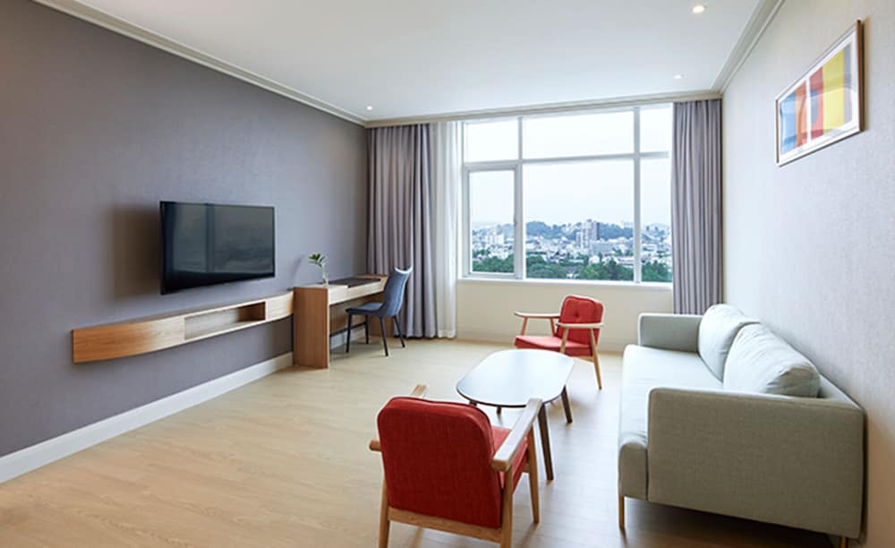 Suite Double Room (City View)