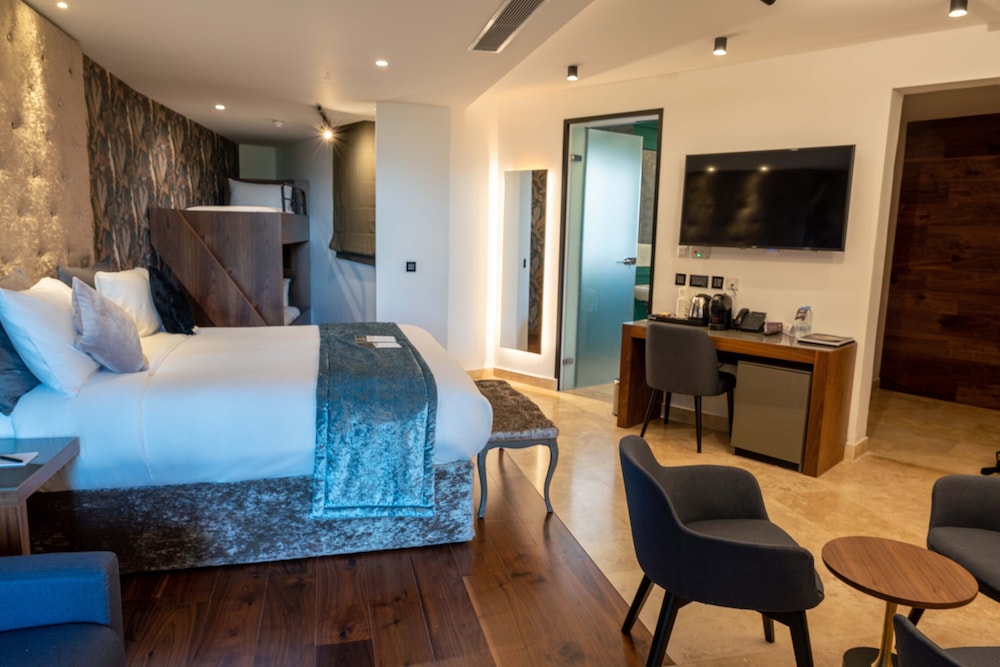 Deluxe Family Room with Terrace photo 1