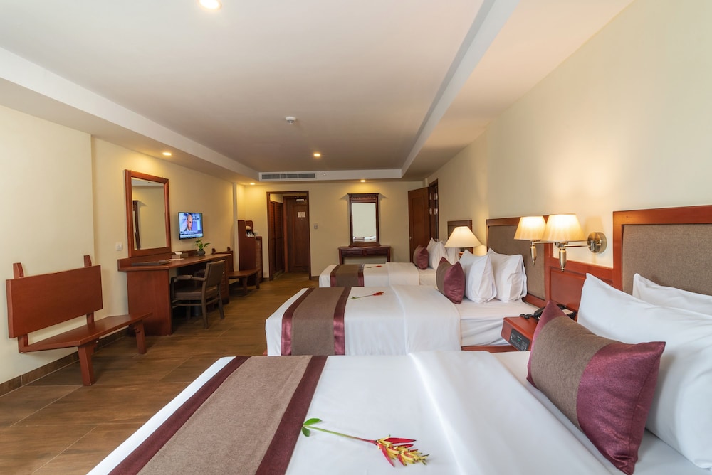 Deluxe Triple Room, Bathtub, Balcony - Photo 8