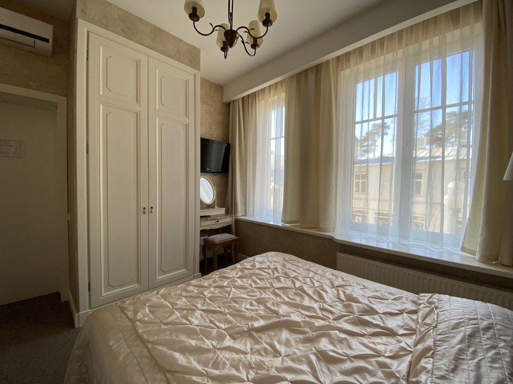 Small Double Room - Photo 6