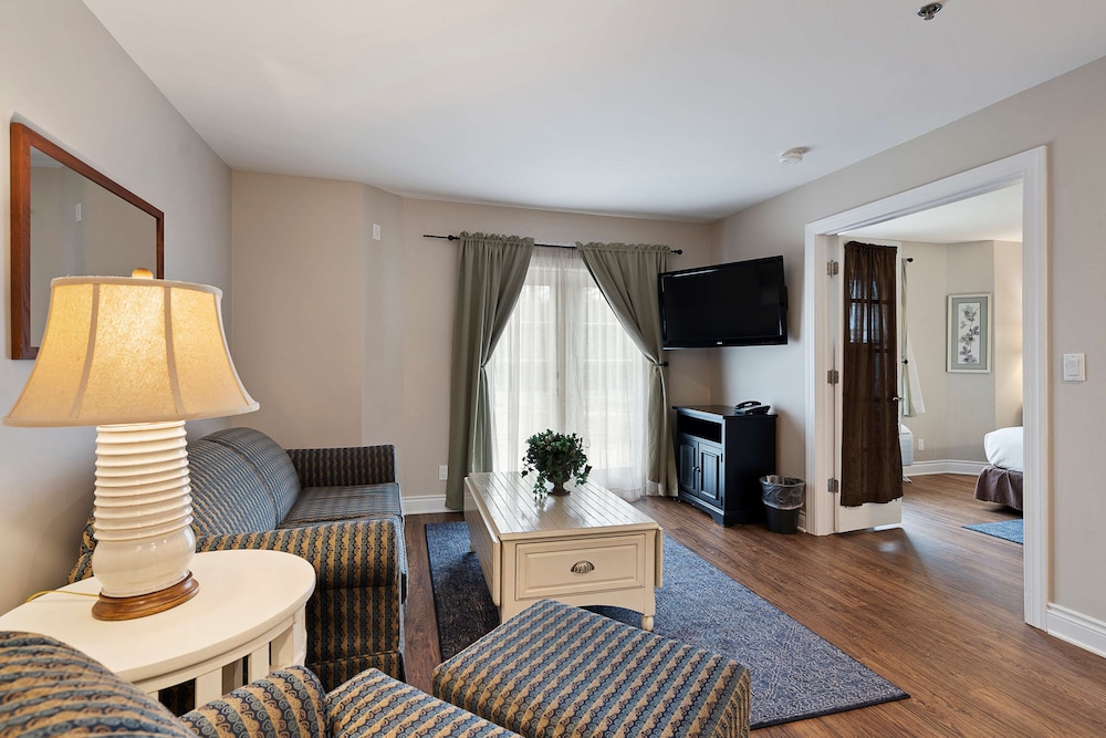 Suite, 1 King Bed With Sofa Bed, Non Smoking, Patio (With Sofabed) - Photo 1