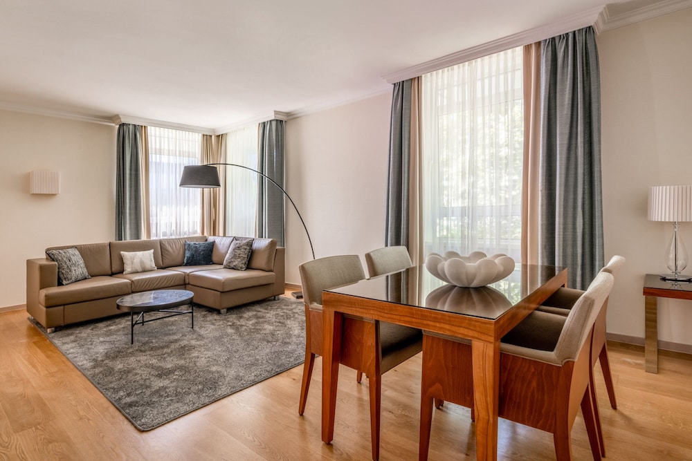 Suite, 1 Bedroom photo 1