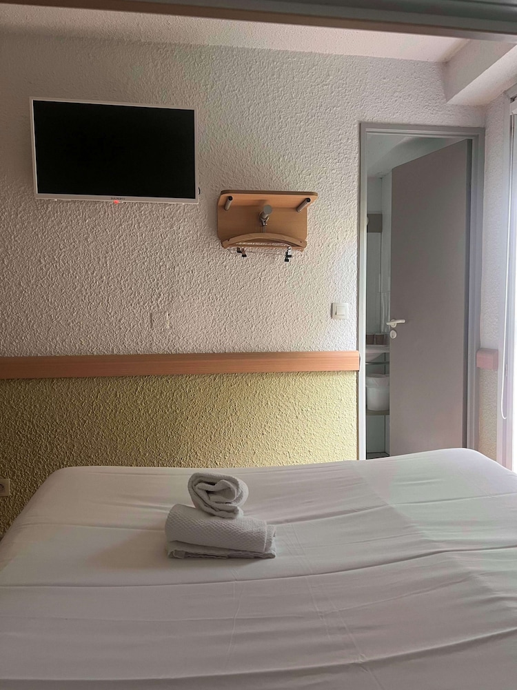 Standard Room, 1 Double Bed, Non Smoking - Photo 3