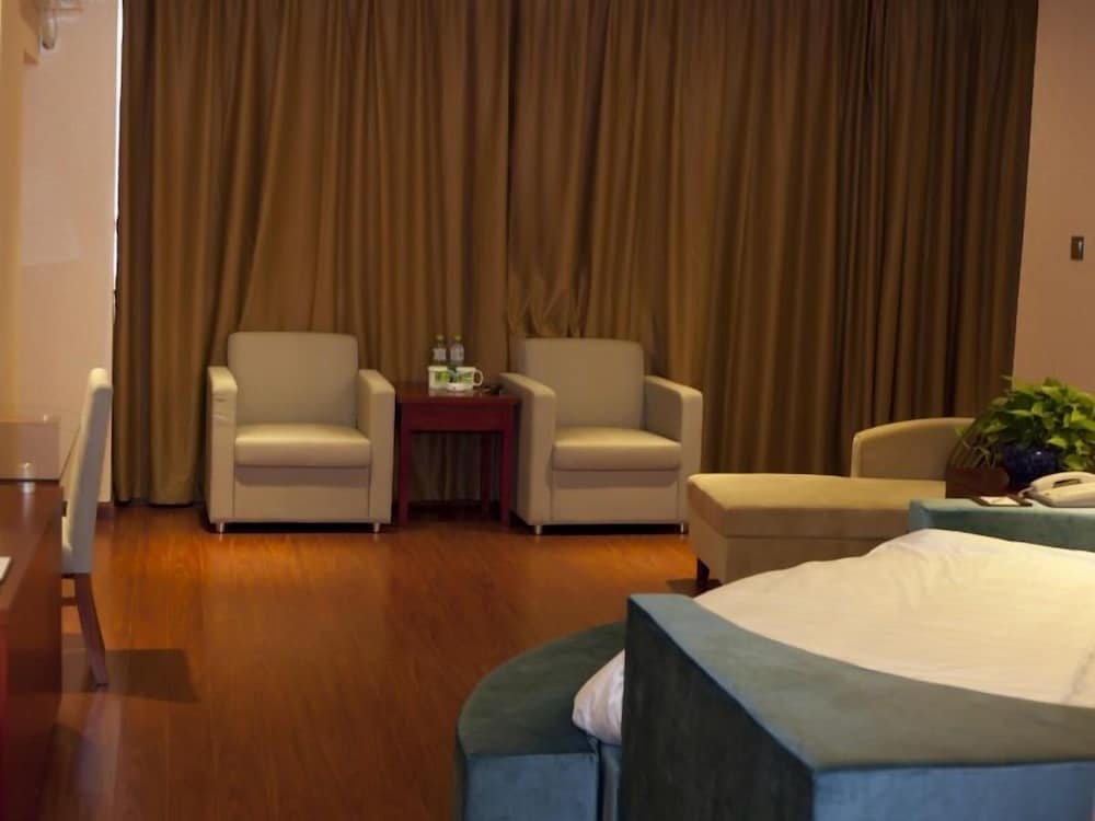 Business Suite with Round Bed photo 1