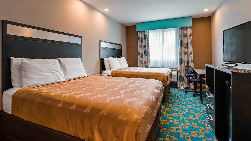 Standard Room, 2 Queen Beds, Non Smoking, Refrigerator & Microwave photo 1