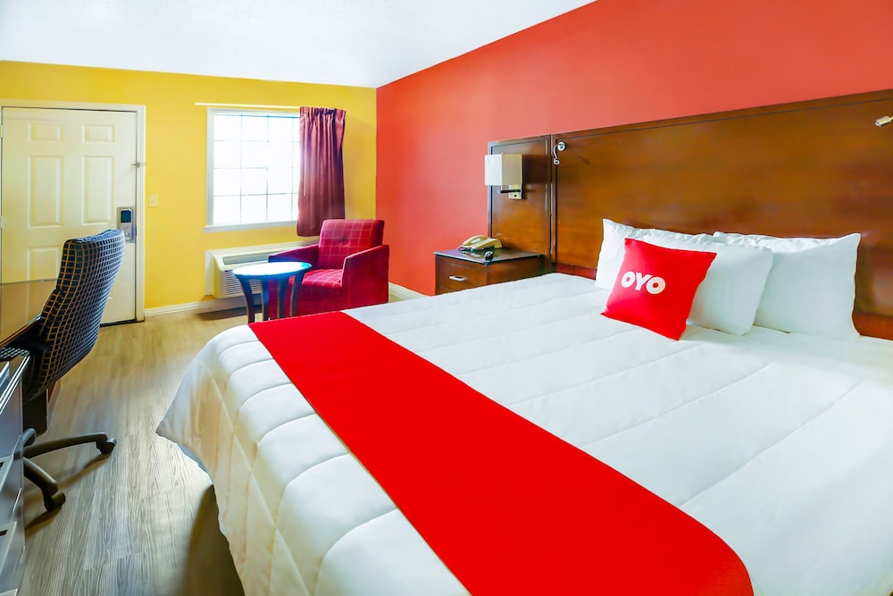 Room, 1 King Bed, Non Smoking - Photo 3