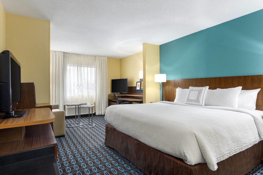 Executive Suite, 1 King Bed with Sofa bed - Photo 1